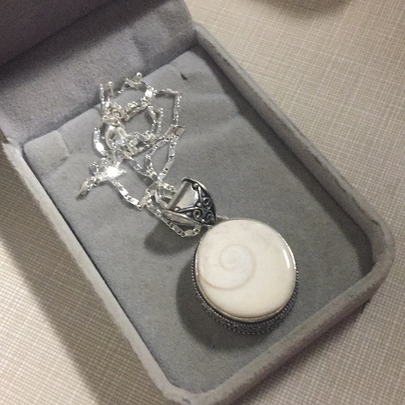 Jewelry - Shiva Shell  free matching earrings last pictures